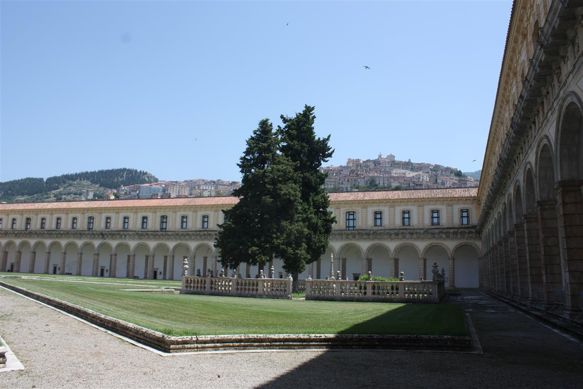 Enorme kloostergang van klooster San Lorenzo
