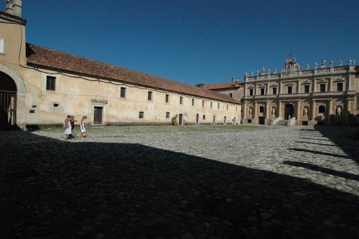 Entreeplein klooster San Lorenzo (2)