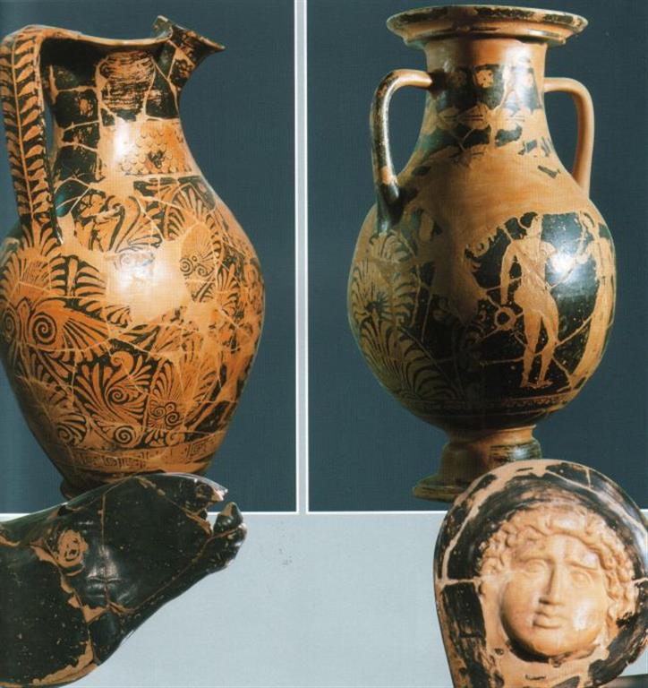 vasen van de historische opgravingen in Roccagloriosa