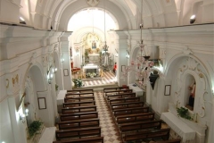 Kerk interieur van de Pietra Santa (2)