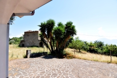 20.Op-ruime-afstand-van-de-villa-Medium