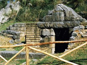 antieke-opgravingen-nabij-roccagloriosa-authenbtiek-cilento-in-zuid-italie