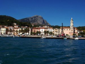 prachtig-kustplaatsje-scario-in-cilento-in-zuid-italie